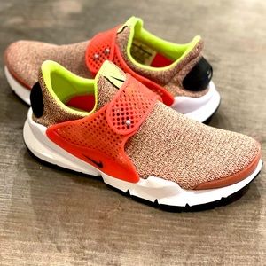 Nike Women’s Sock Dart Se Running Shoes